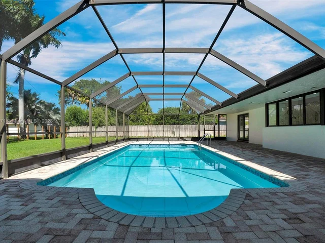 16842 SW 86th Ave, Palmetto Bay FL 33157