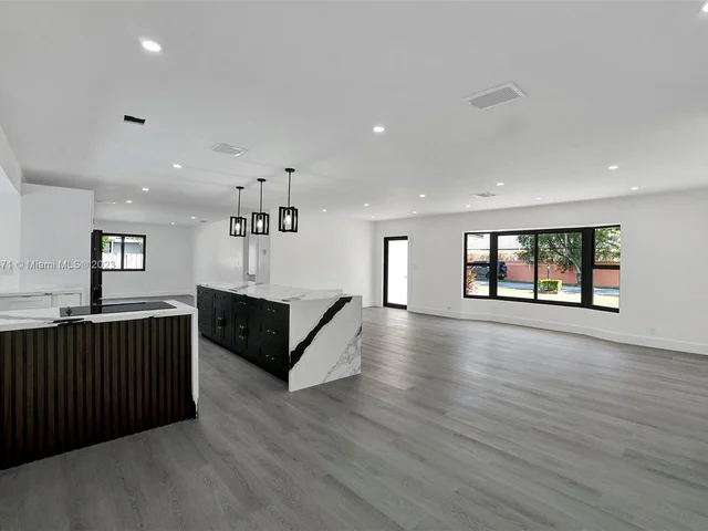 16842 SW 86th Ave, Palmetto Bay FL 33157