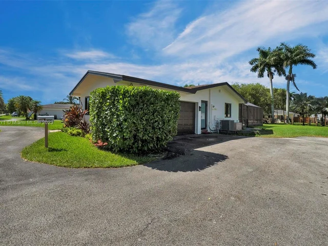 16842 SW 86th Ave, Palmetto Bay FL 33157