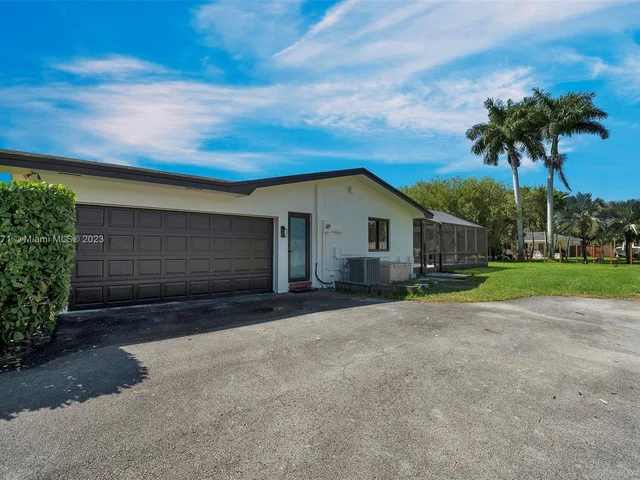16842 SW 86th Ave, Palmetto Bay FL 33157