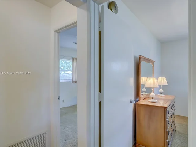 5240 NE 17th Ter, Fort Lauderdale FL 33334