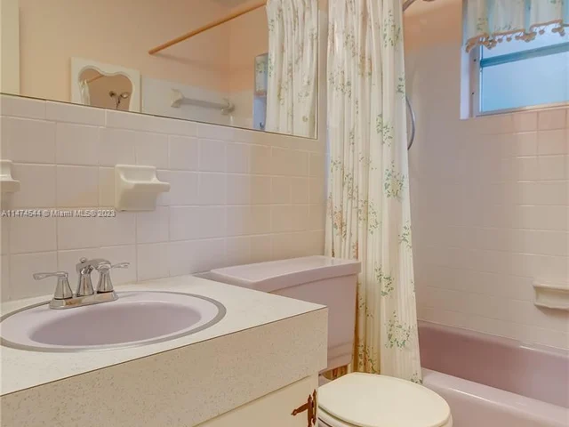 5240 NE 17th Ter, Fort Lauderdale FL 33334