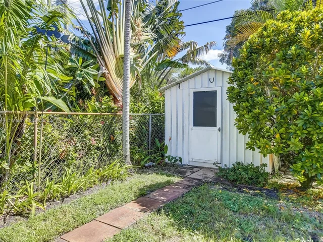 5240 NE 17th Ter, Fort Lauderdale FL 33334