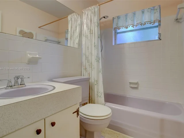 5240 NE 17th Ter, Fort Lauderdale FL 33334