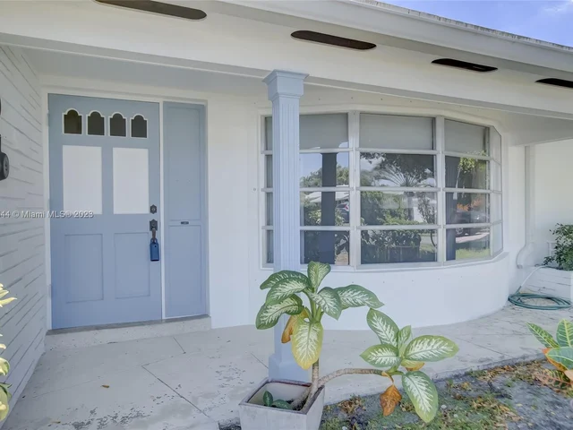 5240 NE 17th Ter, Fort Lauderdale FL 33334