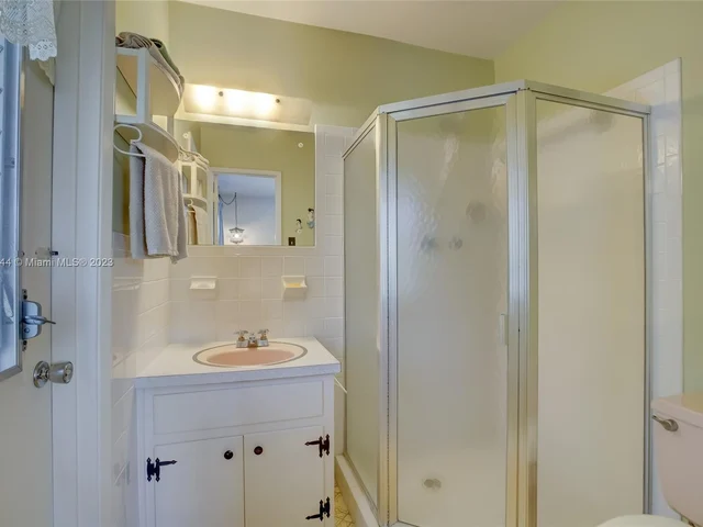 5240 NE 17th Ter, Fort Lauderdale FL 33334