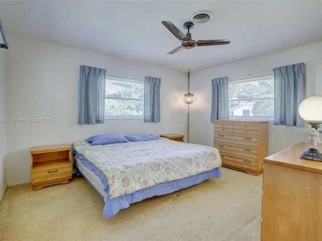 5240 NE 17th Ter, Fort Lauderdale FL 33334