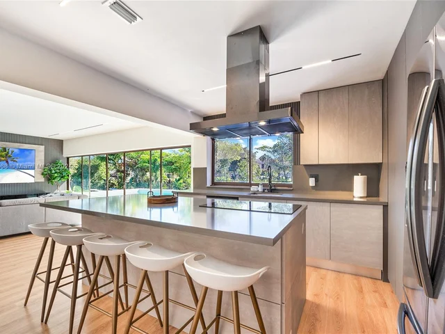 9720 SW 22nd St, Miami FL 33165