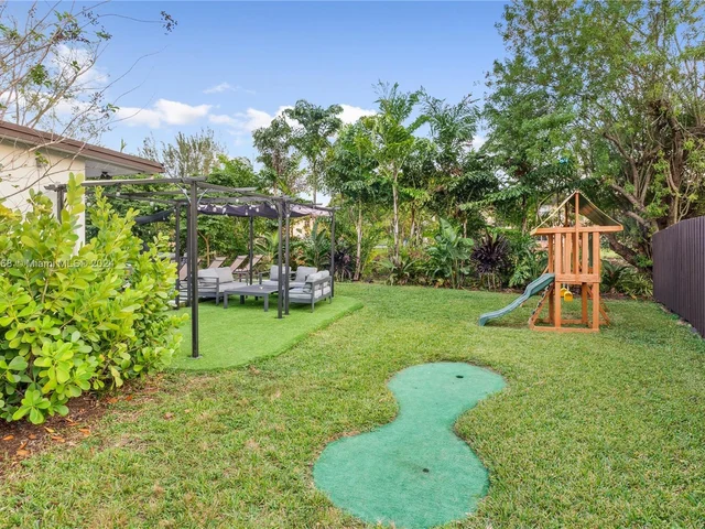 9720 SW 22nd St, Miami FL 33165