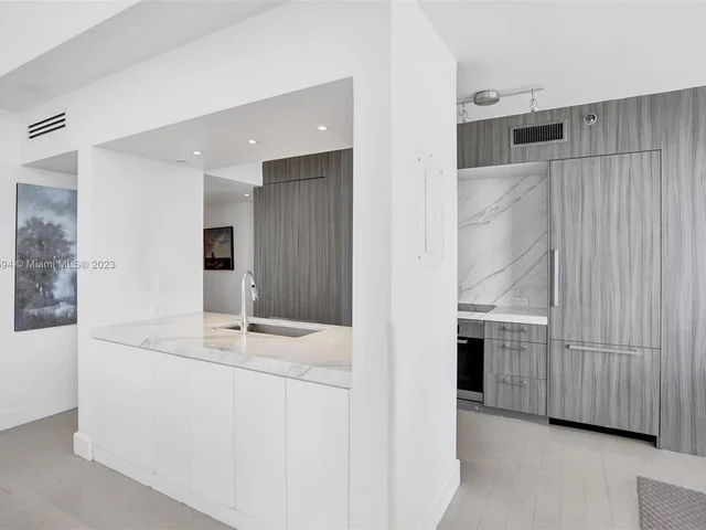 4201 COLLINS AV, Miami Beach FL 33140