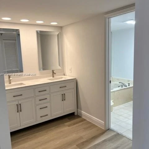 520 Brickell Key Dr # A902, Miami FL 33131