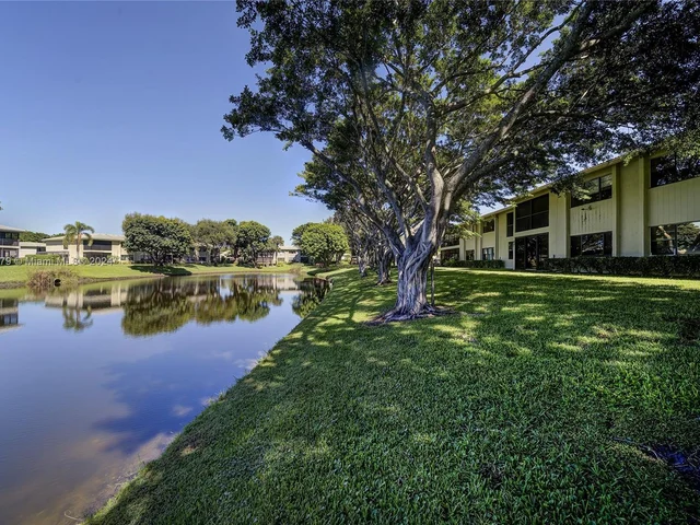 47 W Stratford Ln W # F, Boynton Beach FL 33436