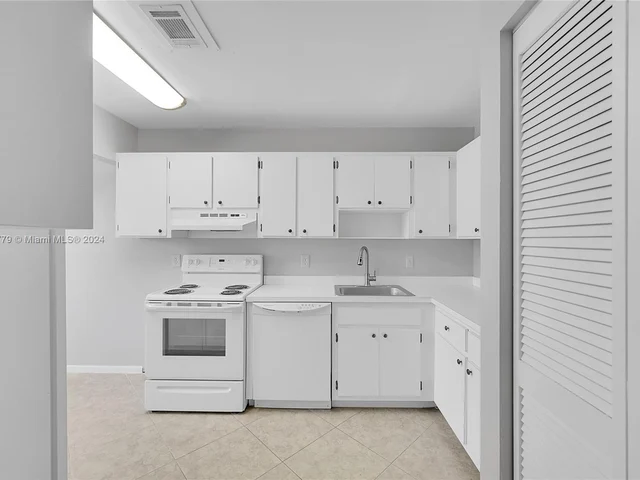 47 W Stratford Ln W # F, Boynton Beach FL 33436