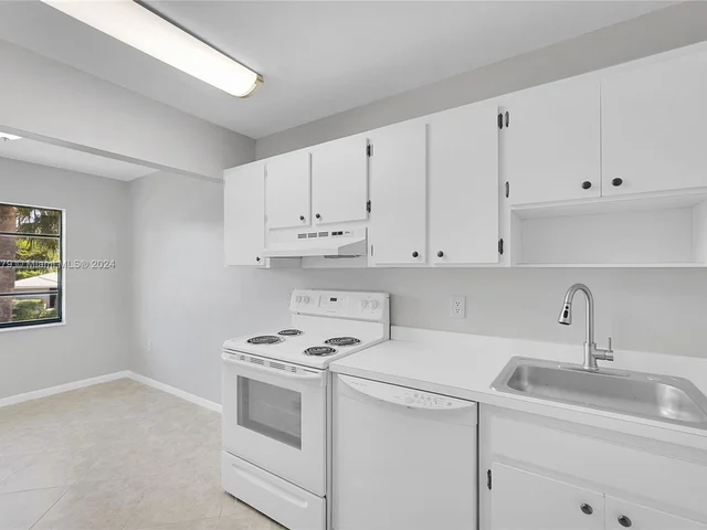 47 W Stratford Ln W # F, Boynton Beach FL 33436