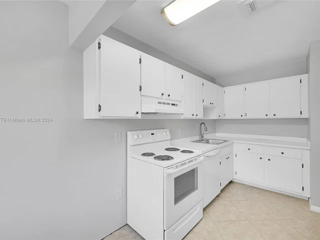 47 W Stratford Ln W # F, Boynton Beach FL 33436