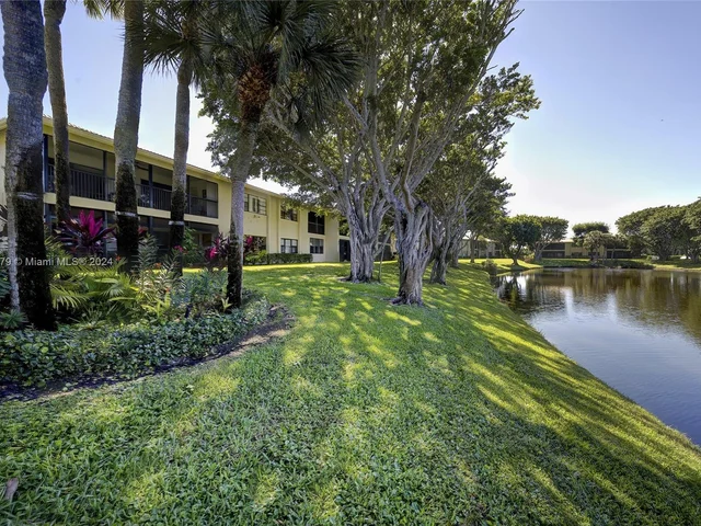47 W Stratford Ln W # F, Boynton Beach FL 33436