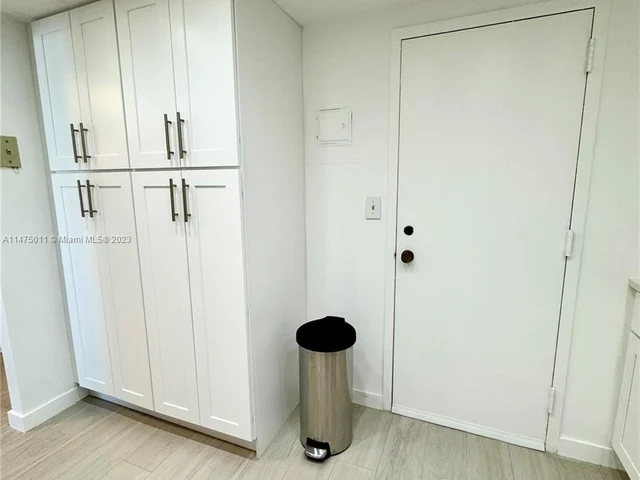 427 Golden Isles Dr # 14G, Hallandale Beach FL 33009