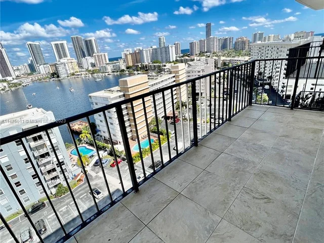 427 Golden Isles Dr # 14G, Hallandale Beach FL 33009