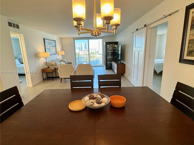 427 Golden Isles Dr # 14G, Hallandale Beach FL 33009