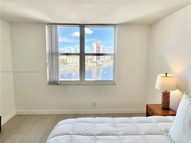 427 Golden Isles Dr # 14G, Hallandale Beach FL 33009