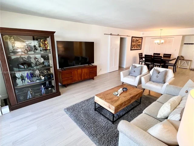 427 Golden Isles Dr # 14G, Hallandale Beach FL 33009