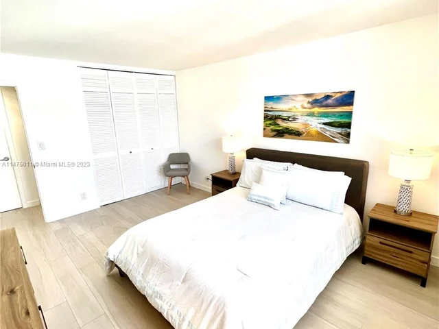 427 Golden Isles Dr # 14G, Hallandale Beach FL 33009