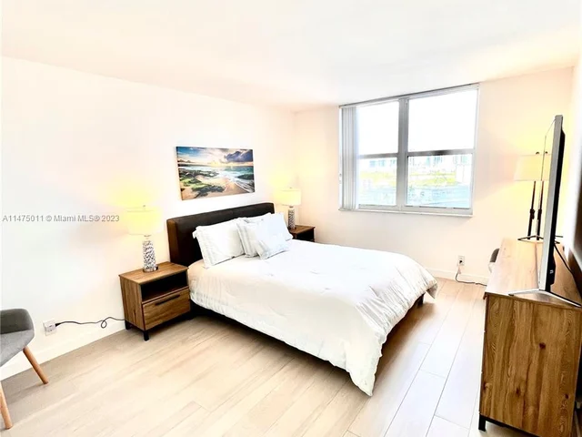 427 Golden Isles Dr # 14G, Hallandale Beach FL 33009