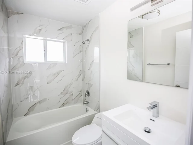 1530 NE 154th St, North Miami Beach FL 33162