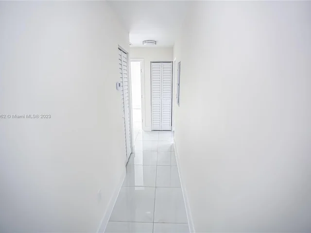 1530 NE 154th St, North Miami Beach FL 33162