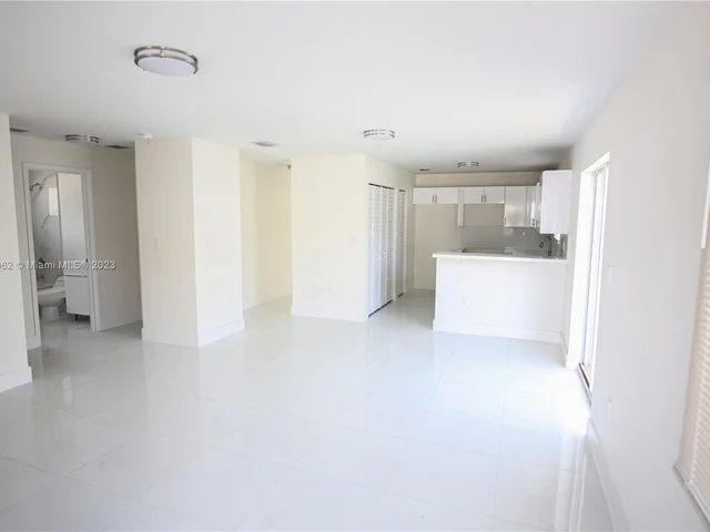 1530 NE 154th St, North Miami Beach FL 33162