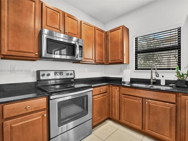 371 NE 194th Ter, Miami FL 33179