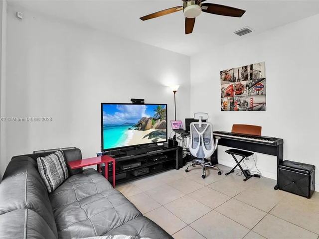 371 NE 194th Ter, Miami FL 33179