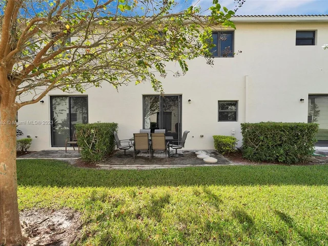 371 NE 194th Ter, Miami FL 33179