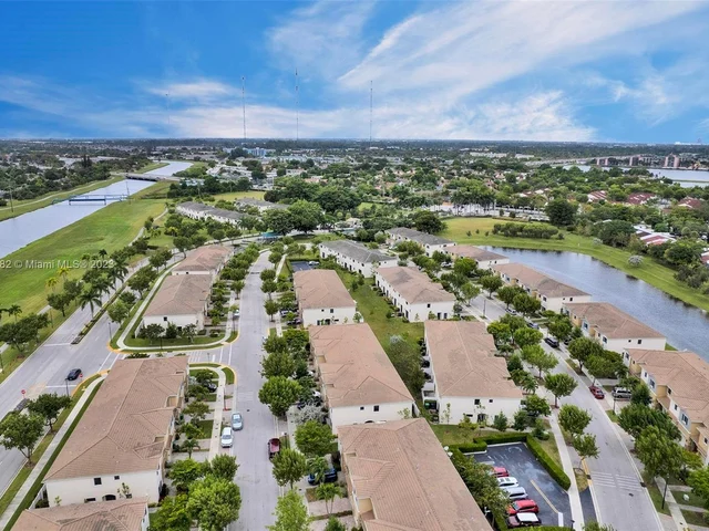 371 NE 194th Ter, Miami FL 33179