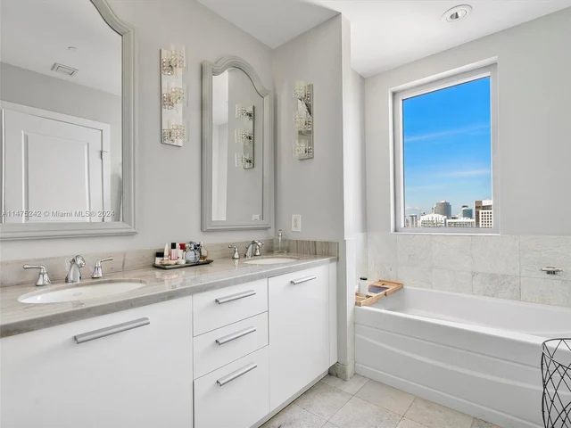 1060 Brickell Ave, Miami FL 33131