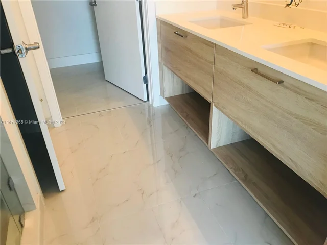 16385 Biscayne Blvd # 1806, North Miami Beach FL 33160