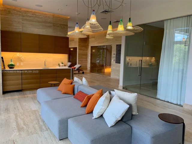 16385 Biscayne Blvd # 1806, North Miami Beach FL 33160