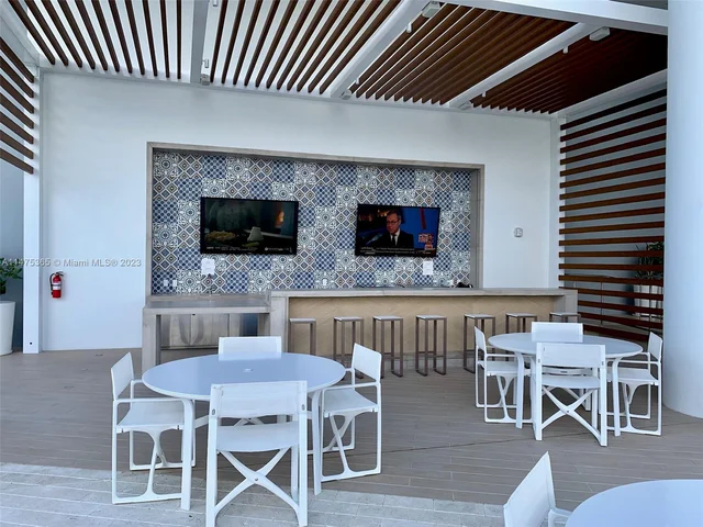 16385 Biscayne Blvd # 1806, North Miami Beach FL 33160