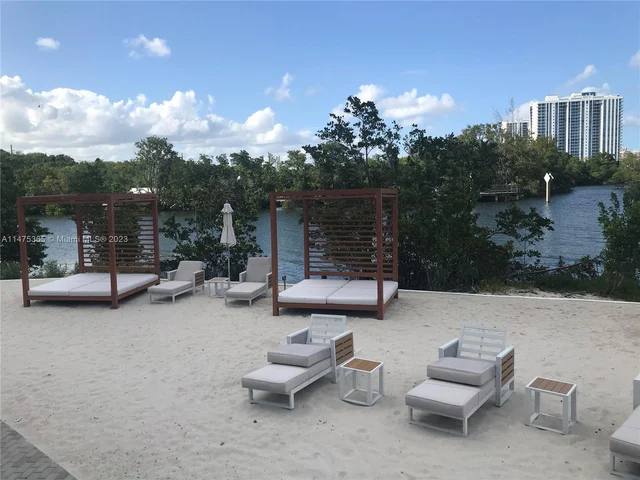 16385 Biscayne Blvd # 1806, North Miami Beach FL 33160