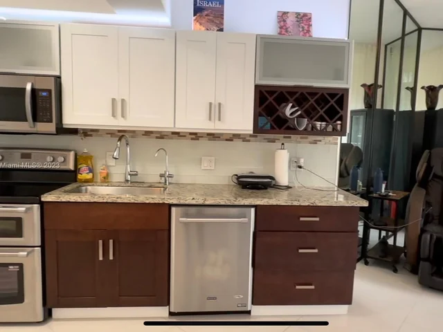 2000 Island Blvd # 202, Aventura FL 33160