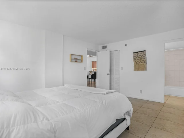 101 Royal Park Dr # 2C, Oakland Park FL 33309