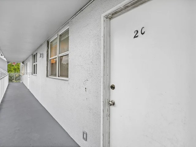 101 Royal Park Dr # 2C, Oakland Park FL 33309