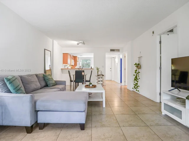 101 Royal Park Dr # 2C, Oakland Park FL 33309