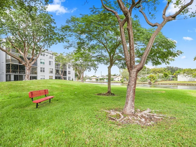 101 Royal Park Dr # 2C, Oakland Park FL 33309
