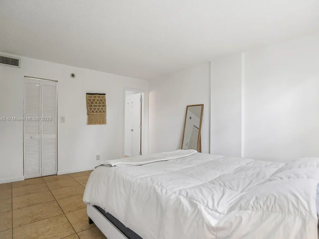 101 Royal Park Dr # 2C, Oakland Park FL 33309