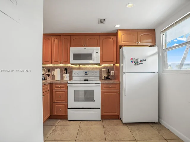 101 Royal Park Dr # 2C, Oakland Park FL 33309