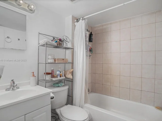 101 Royal Park Dr # 2C, Oakland Park FL 33309