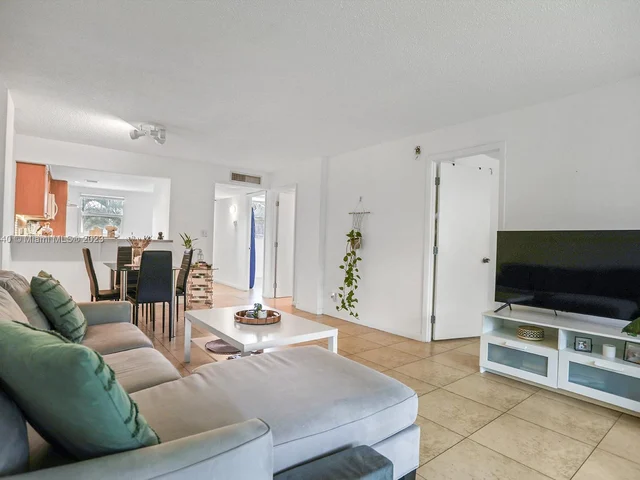 101 Royal Park Dr # 2C, Oakland Park FL 33309