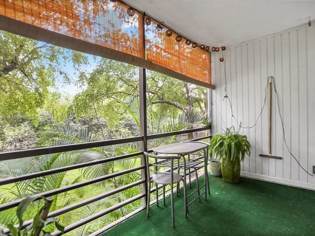 101 Royal Park Dr # 2C, Oakland Park FL 33309