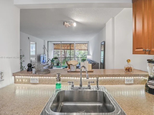 101 Royal Park Dr # 2C, Oakland Park FL 33309